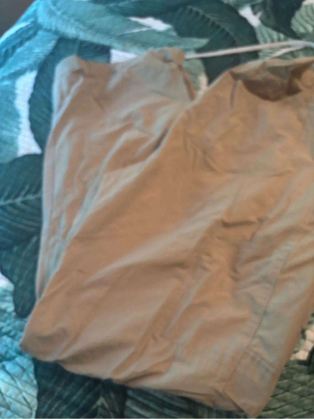 Alô yoga women’s beige cargo pants
